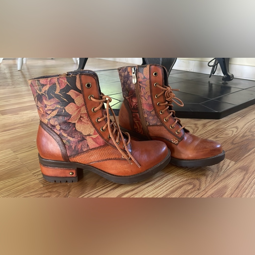 L’Artiste Floral Booties
